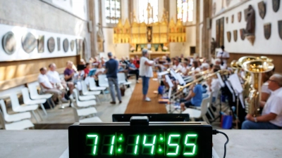72 Stunden lang gab es in der Nürnberger Jakobskirche Posaunenklänge und andere Blechbläser zu hören. (Archivbild) (Foto: Daniel Karmann/dpa)