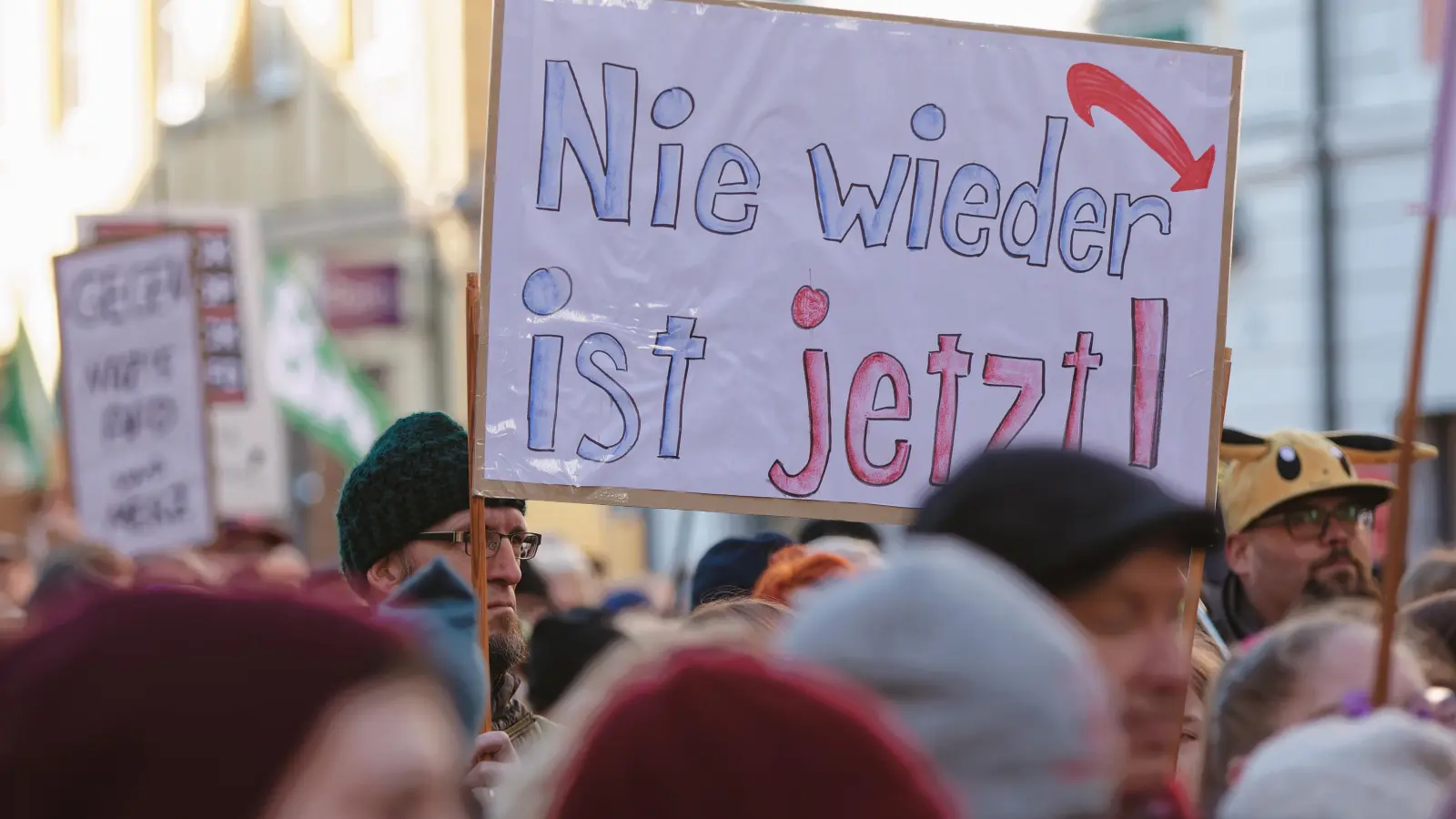 Auf der Ansbacher Kundgebung mit dem Motto „Nie wieder ist jetzt” waren etwa 2000 Teilnehmer. (Foto: Tizian Gerbing)