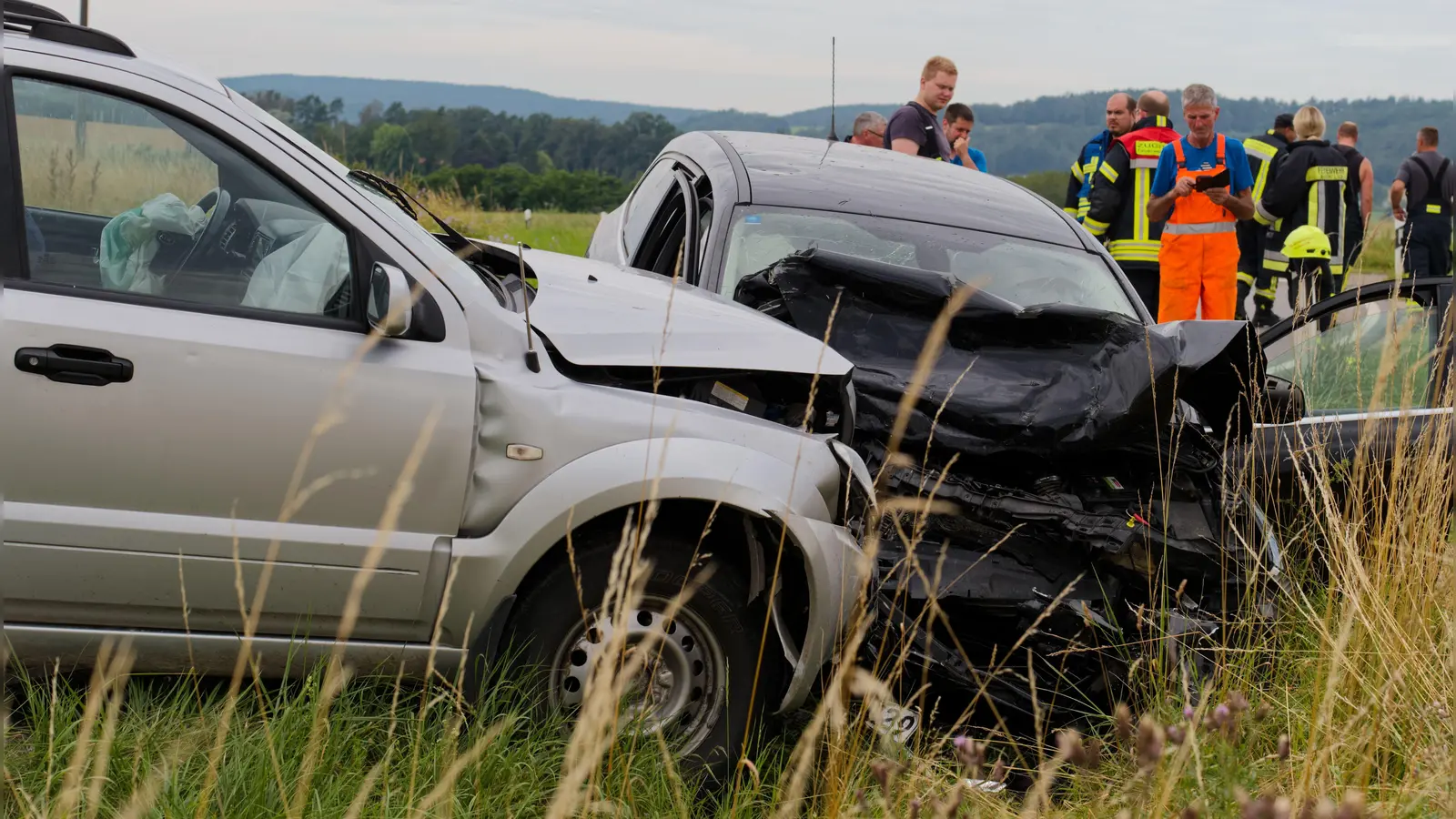 Bei dem Fontalzusammsenstoß auf der Staatsstraße zwischen Burghaslach und Breitenlohe entstand an den beiden beteiligten Autos Totalschaden. (Foto: Nicolas Sportelli)