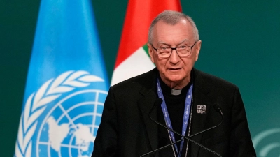 Kardinalstaatssekretär Pietro Parolin gilt als einer der aussichtsreichen Kandidaten. (Archivbild) (Foto: Rafiq Maqbool/AP/dpa)