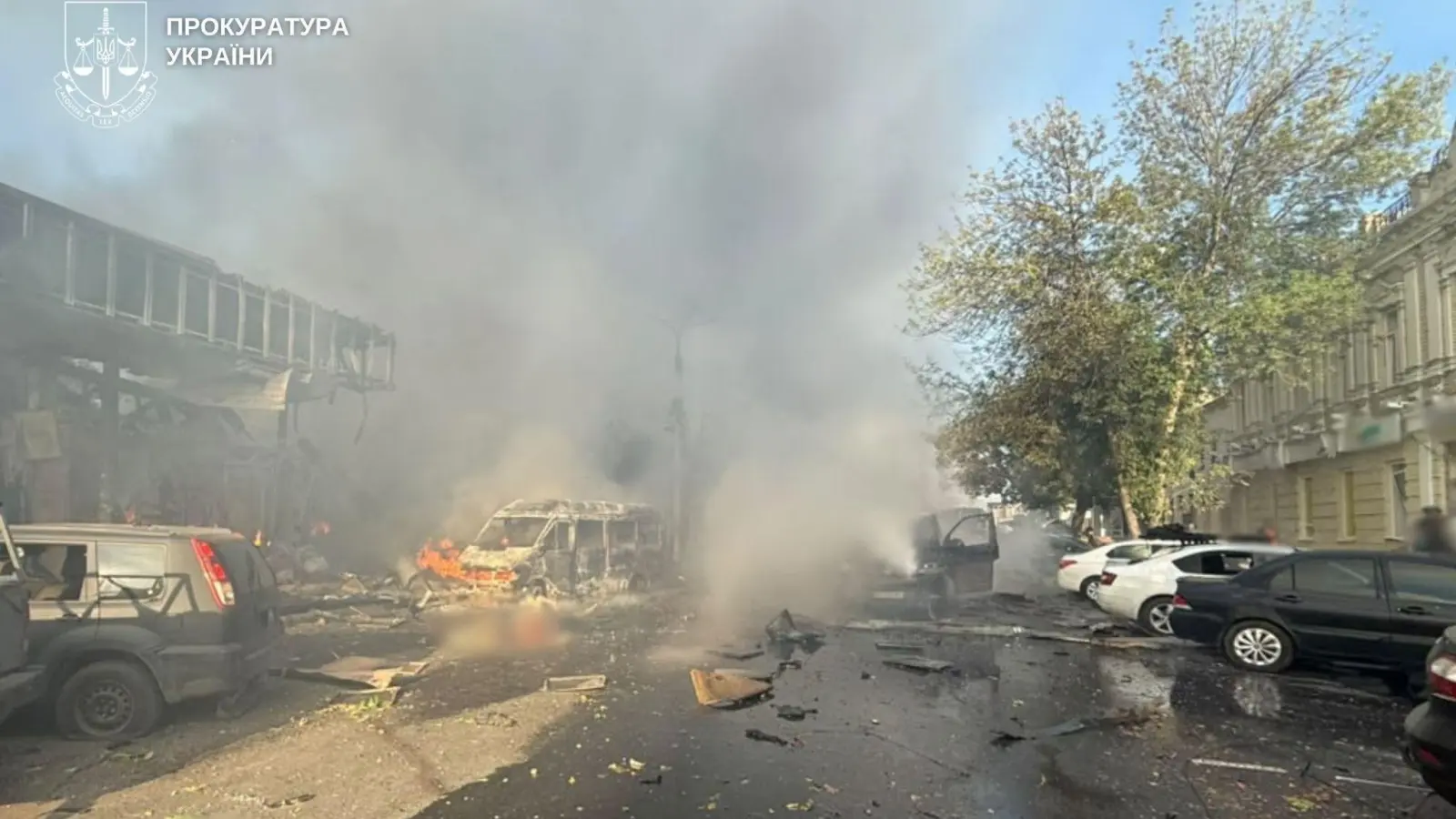 Der russische Angriff traf unter anderem einen Supermarkt. (Foto: ---/ukrainische Staatsanwaltschaft/dpa)