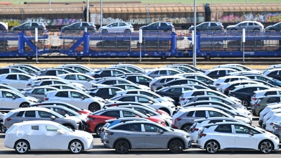 Elektroautos des VW-Konzerns: Ihr Absatzplus glich Rückgänge bei anderen Antriebstechnologien mehr als aus. (Foto: Hendrik Schmidt/dpa)