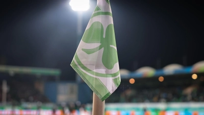 Die Franken binden einen ihrer Nachwuchsspieler. (Symbolbild) (Foto: Daniel Karmann/dpa)