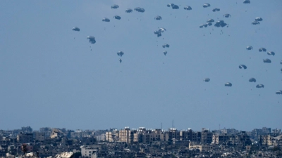 Deutschland will die Menschen in Gaza zusammen mit Jordanien aus der Luft versorgen. (Archivbild) (Foto: Maya Alleruzzo/AP/dpa)