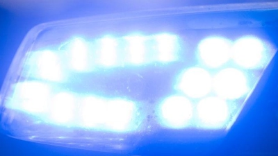 Der Mann ist bei dem Unfall eingeklemmt worden. (Symbolbild) (Foto: Marijan Murat/dpa)