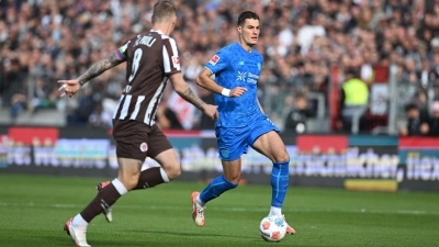 Patrick Schick verletzte sich im Spiel beim FC St. Pauli und fällt vorest aus. (Foto: Carmen Jaspersen/dpa)