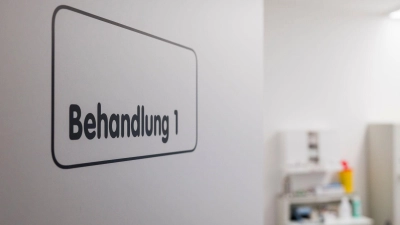 In Arztpraxen kommt es immer wieder zu Übergriffen. (Symbolbild) (Foto: Daniel Vogl/dpa)