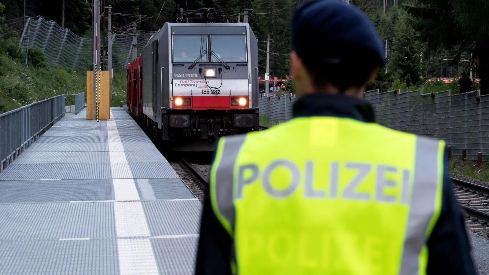 Der Kläger wehrt sich gegen Personenkontrollen an der Grenze (Illustration) (Foto: Sven Hoppe/dpa)