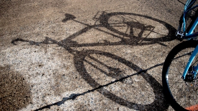 Ein 28-Jähriger entdeckte in Ansbach erst sein Fahrrad wieder - und dann dessen Schattenseiten. (Symbolbild: Zacharie Scheurer/dpa-tmn)