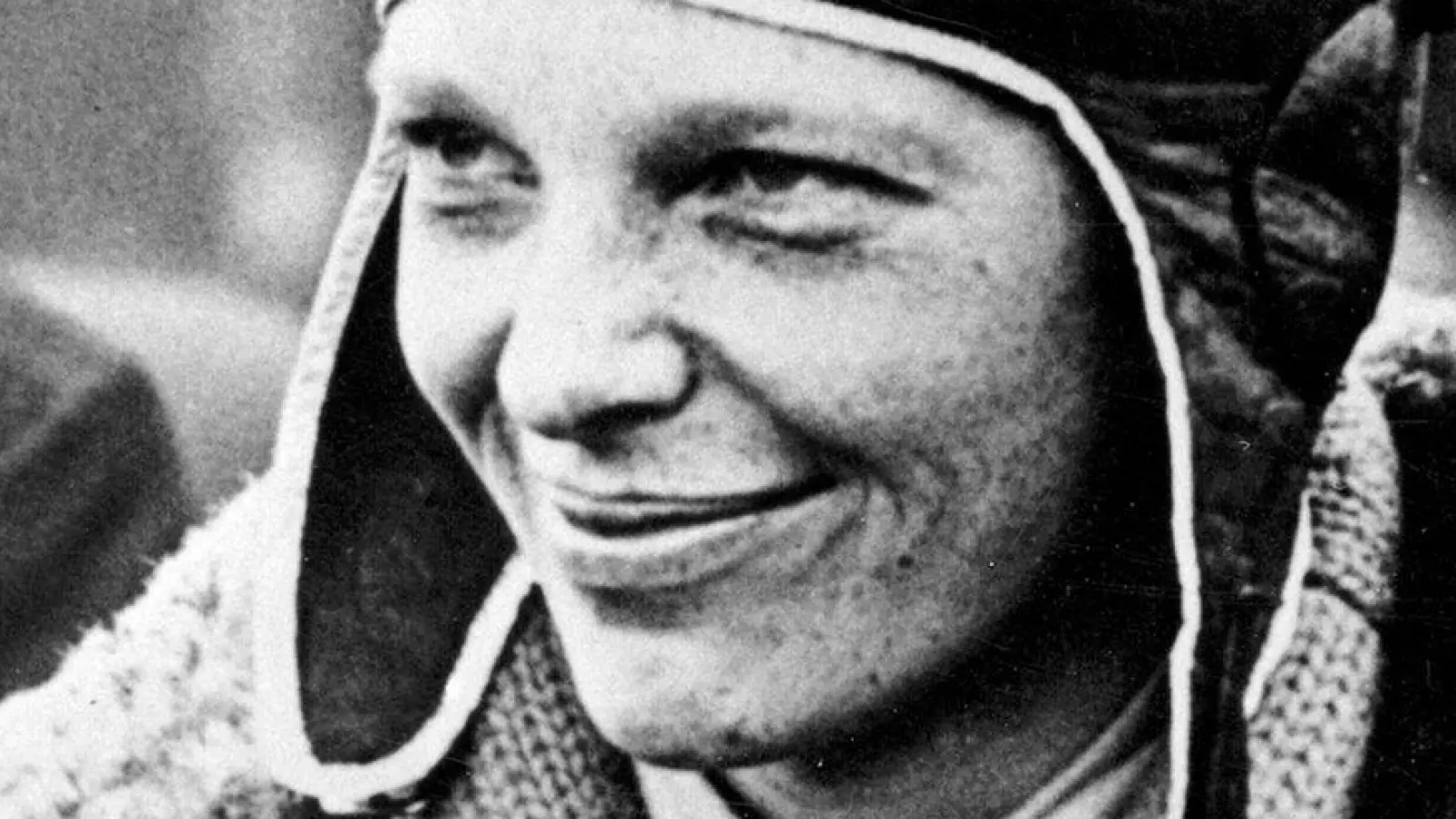 Die Pilotin Amelia Earhart hatte als erste Frau den Atlantik überflogen. (Archivbild von 1928) (Foto: Uncredited/AP/dpa)