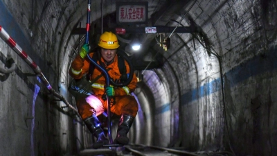 Die Rettungsarbeiten im Zuge von Chinas verheerendstem Minenunglück seit über 16 Jahren sind nach wie vor im Gange. (Foto: Cao Yang/XinHua/dpa)