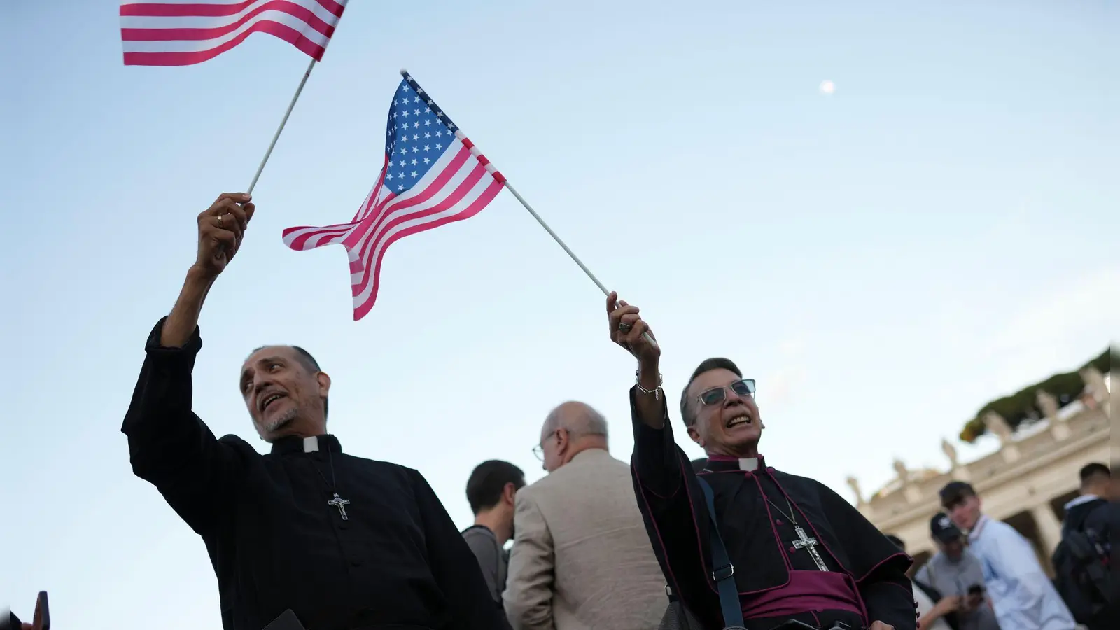 Zum ersten Mal ist ein US-Amerikaner Oberhaupt der katholischen Kirche.  (Foto: Francisco Seco/AP/dpa)