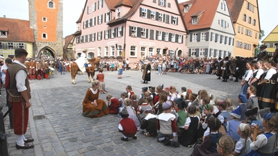 Festakt auf dem Marktplatz. (Foto: Peter Tippl)
