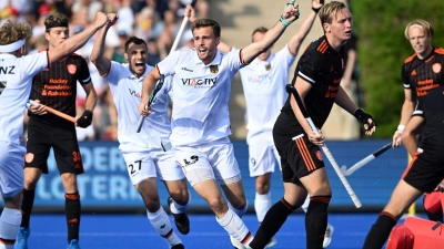 Deutschlands Justus Weigand (M) bejubelt sein Tor zum 1:0. (Foto: Federico Gambarini/dpa)