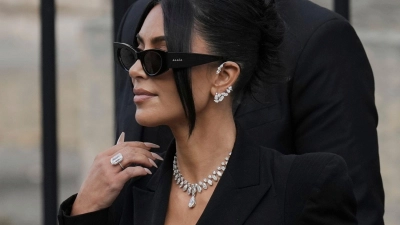 Die Staatsanwaltschaft hat für die Angeklagten im Prozess um den Raubüberfall auf Kim Kardashian zumeist hohe Haftstrafen verlangt. (Archivbild) (Foto: Aurelien Morissard/AP/dpa)