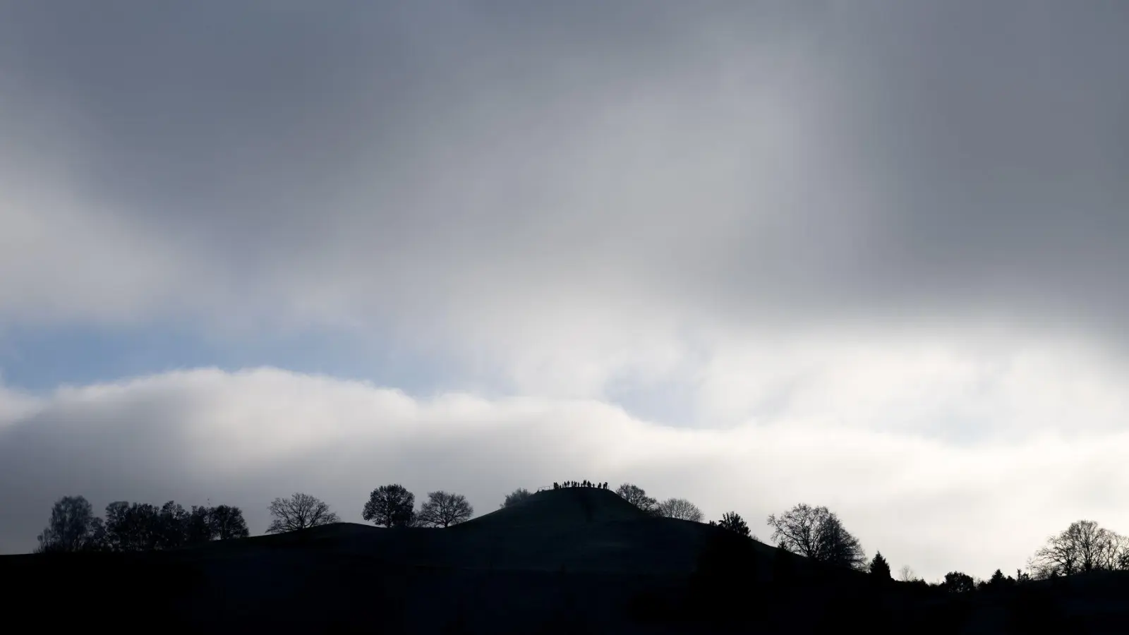 Für mehrere Tage rechnet der Deutsche Wetterdienst mit Wolken und Regen. (Archivbild) (Foto: Sven Hoppe/dpa)