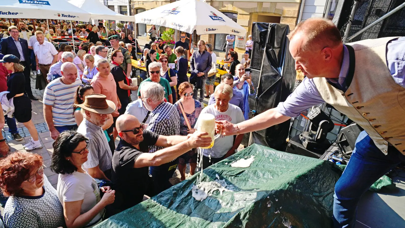 Bieranstich, Livemusik und ordentlich Trubel: Das sind die Impressionen unserer Reporter vom Ansbacher Altstadtfest 2023. (Foto: Jim Albright)