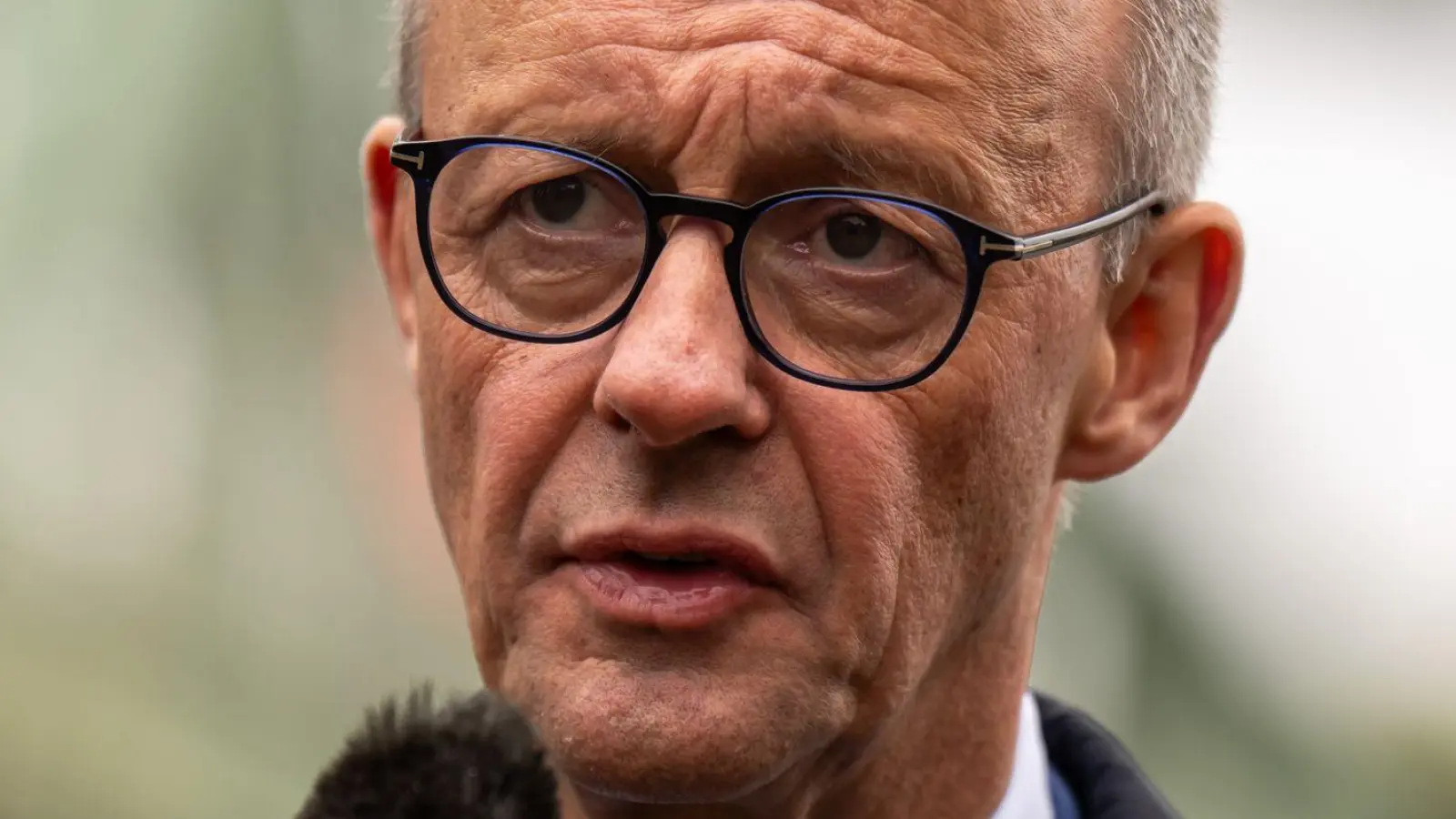 Nicht zum ersten Mal polarisiert Bundeskanzler Friedrich Merz (CDU) mit einer Äußerung zu Migration. (Foto: Michael Kappeler/dpa)