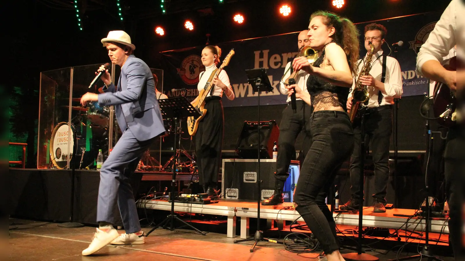 Die Rhythmen von Lauschrausch gehen in der Reitbahn direkt in die Beine. (Foto: Robert Maurer)