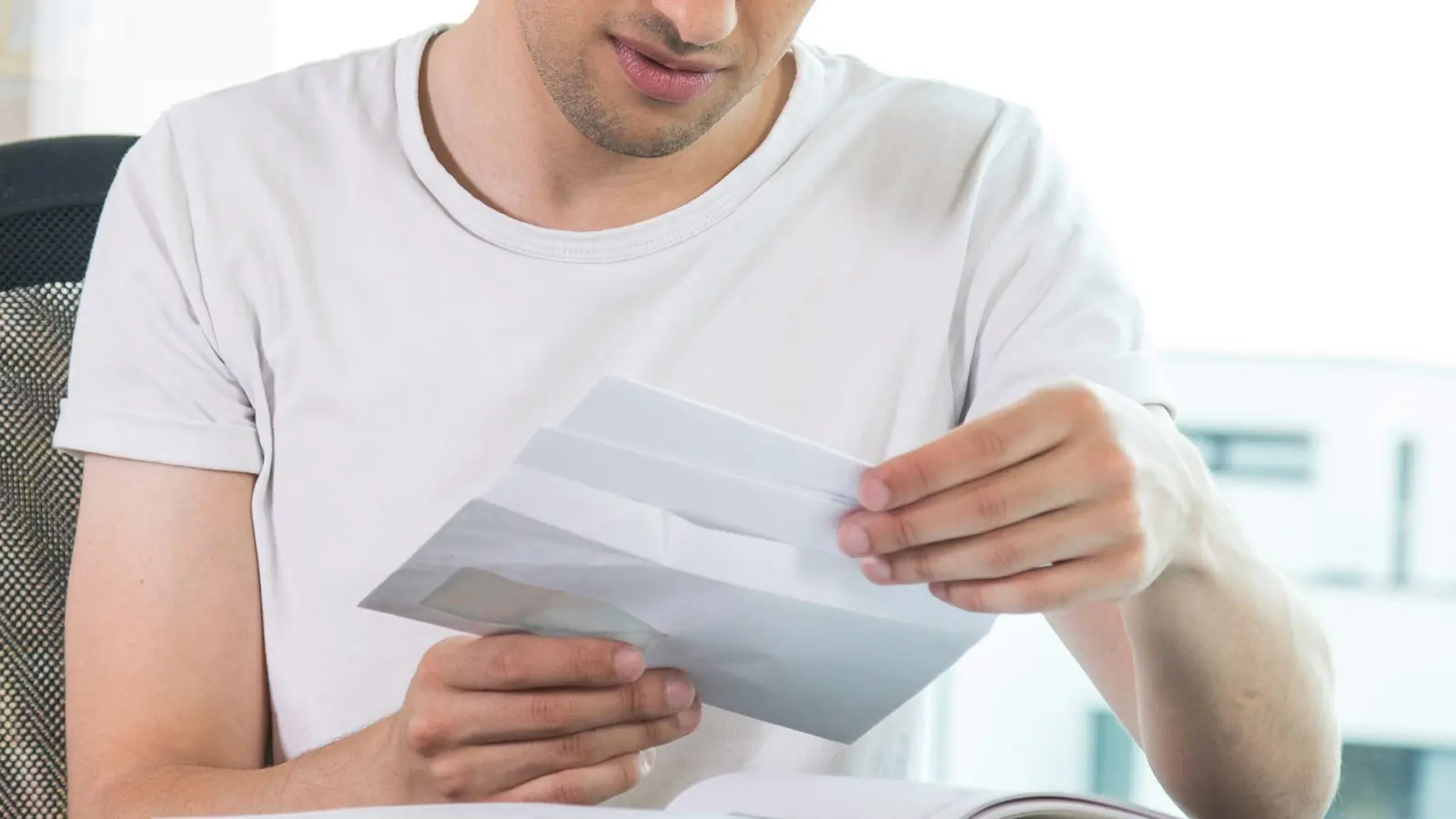 Wer verpflichtet ist, eine Steuererklärung abzugeben, das aber versäumt, muss damit rechnen, dass das Finanzamt die Steuerschuld schätzt. (Foto: Christin Klose/dpa-tmn)