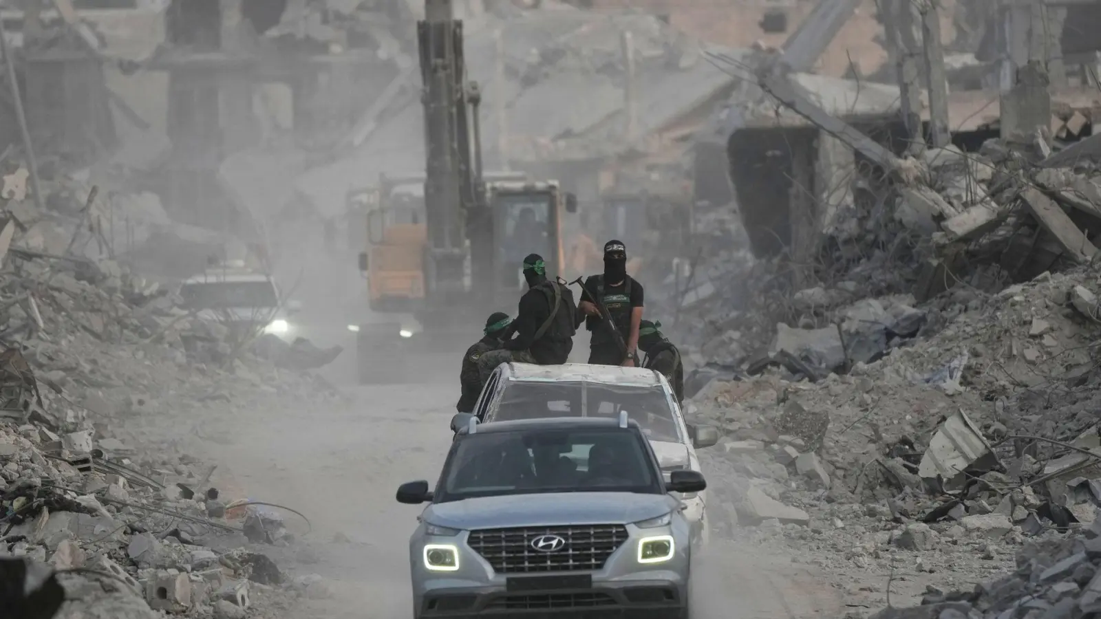 Sechs tote Geiseln befinden sich noch im Gazastreifen.  (Foto: Jehad Alshrafi/AP/dpa)