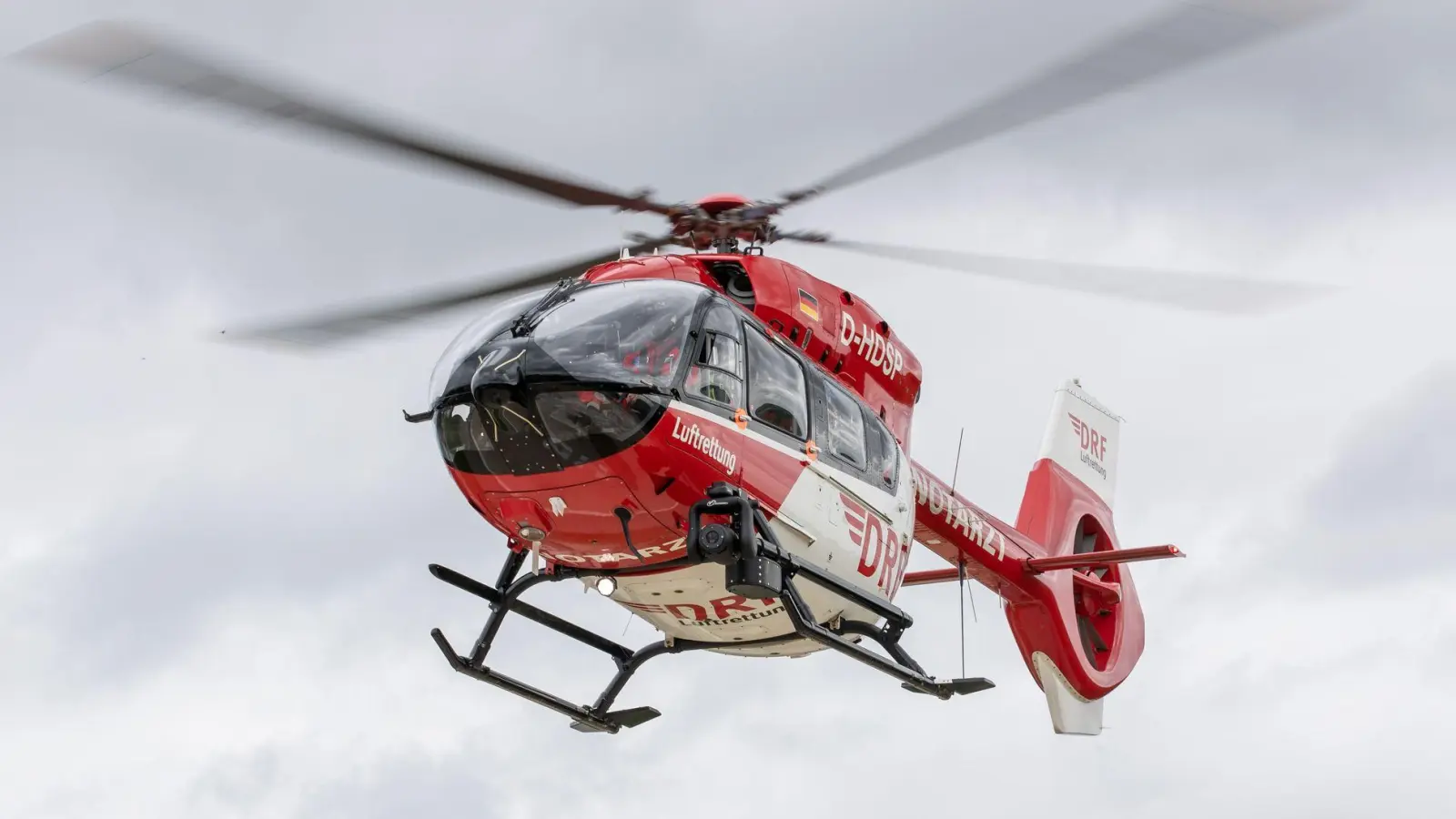 Die Dreijährige wurde per Hubschrauber in ein Krankenhaus gebracht, in dem sie später starb. (Symbolbild) (Foto: Daniel Karmann/dpa)