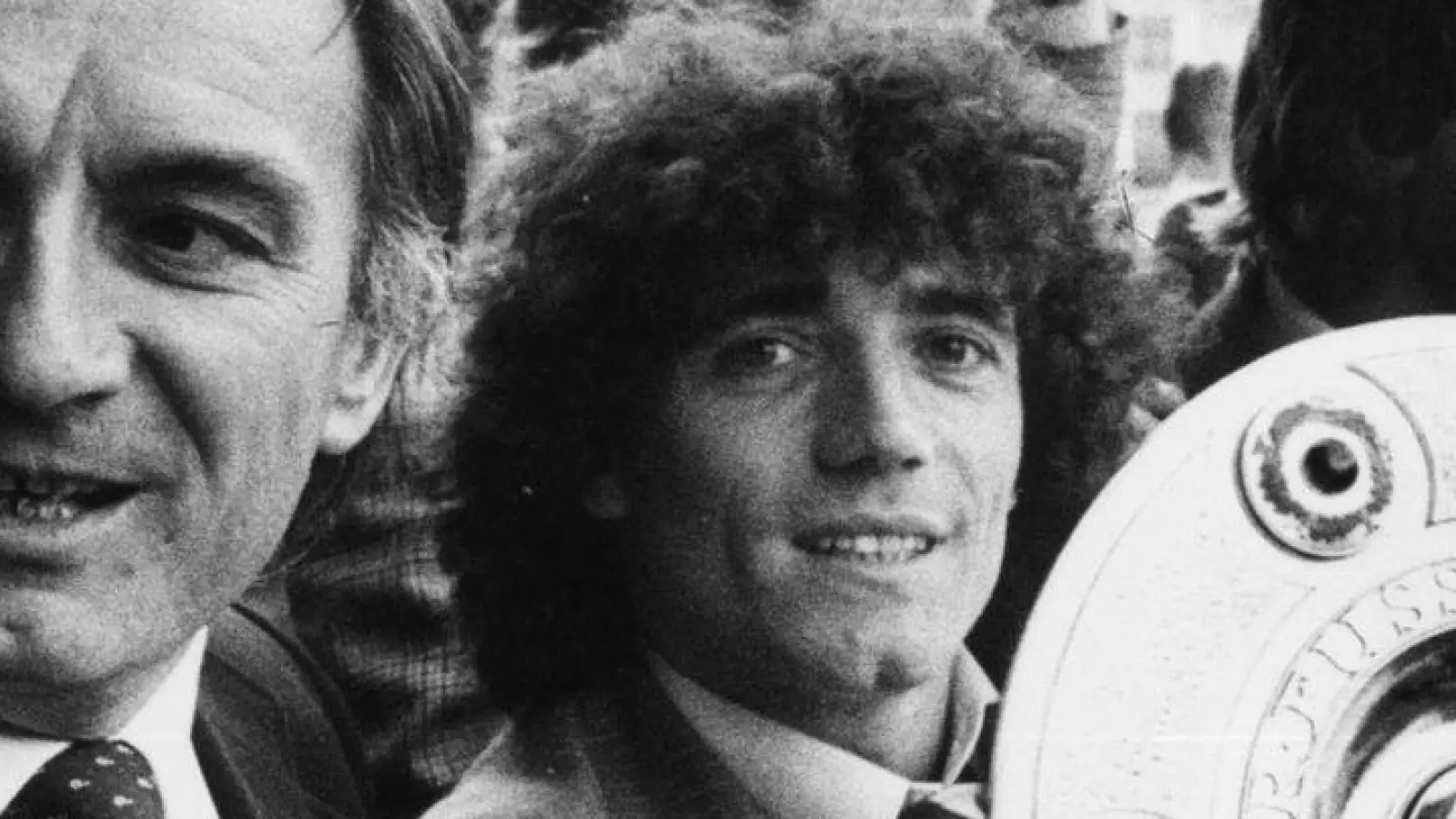 Unter Trainer Branco Zebec (l) feierte Kevin Keegan (2. v l) 1979 mit dem HSV die deutsche Meisterschaft. (Foto: Werner Baum/dpa)