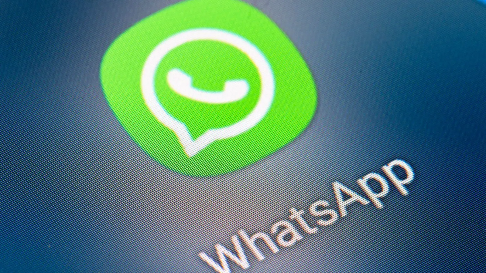 Der führende Messengerdienst spricht sich klar gegen die Einführung einer Chatkontrolle in der EU aus. (Symbolbild) (Foto: Fabian Sommer/dpa)