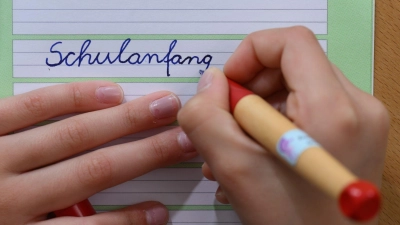 Die Schule beginnt wieder. (Symbolbild) (Foto: Hendrik Schmidt/dpa)