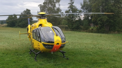 Ein Rettungshubschrauber brachte die beim Unfall nahe Wilburgstetten schwerst verletzte 15-Jährige ins Krankenhaus. (Symbolbild: Wolfgang Grebenhof)