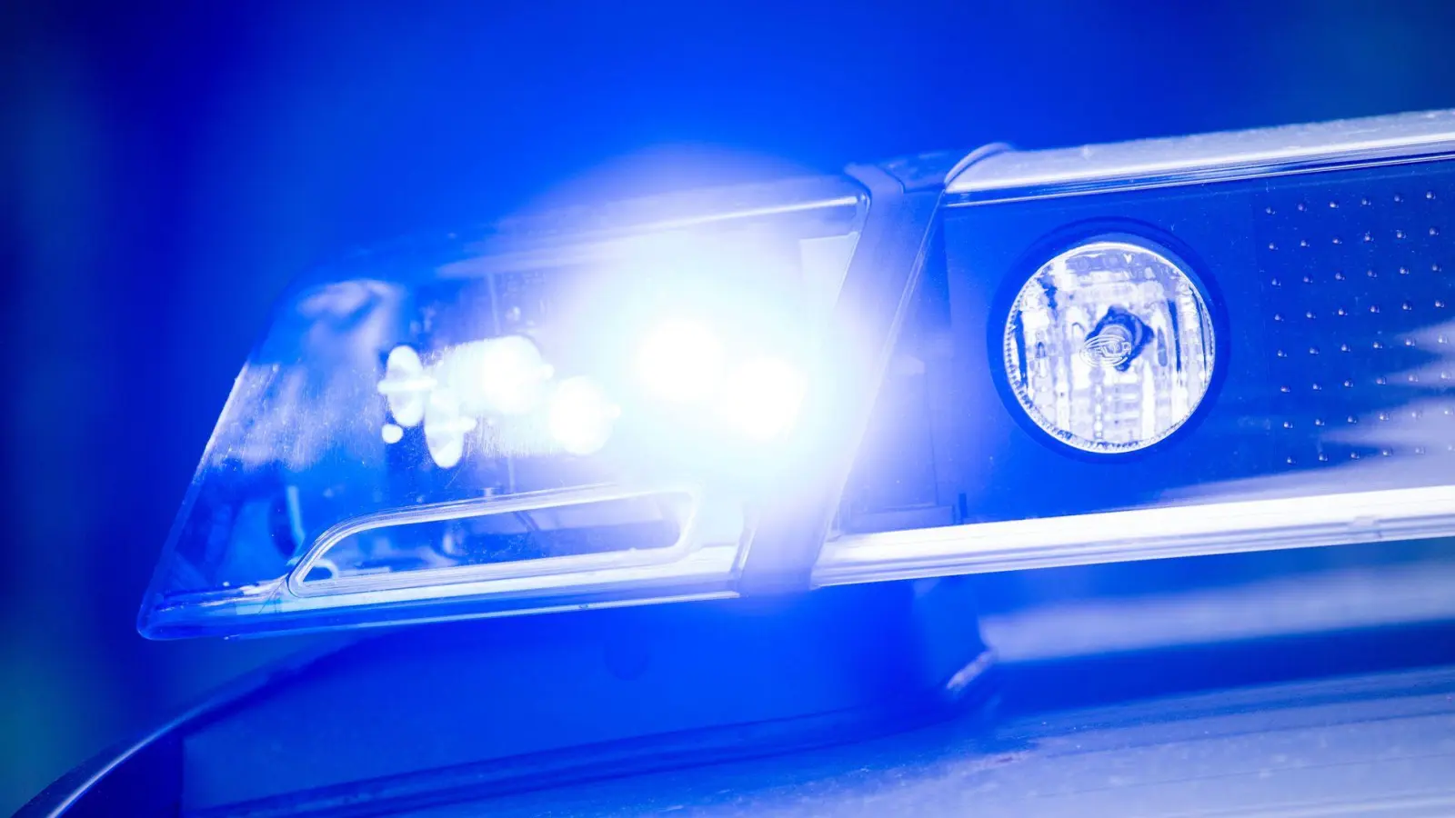 Mutter und Tochter kamen verletzt in ein Krankenhaus. (Symbolbild) (Foto: Lino Mirgeler/dpa)