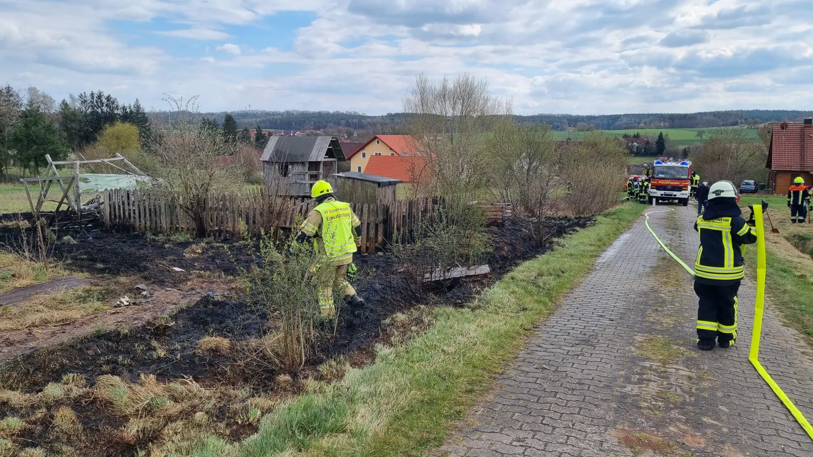 Bei Schornweisach hat eine Grünfläche gebrannt. (Foto: Rainer Weiskirchen/Kreisfeuerwehr)