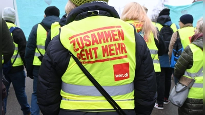 Einige Pflege-Mitarbeitenden aus Ansbach werden sich für den Streik am Freitag auf den Weg nach Nürnberg machen. Vom Bezirksklinikum alleine werden zwei Busse erwartet. (Symbolbild: Luca Paul)