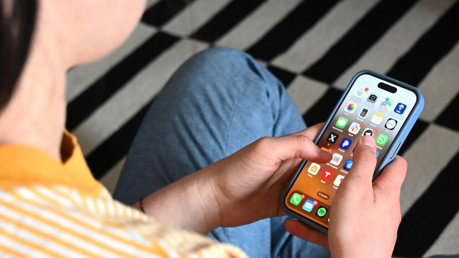 CDU-Bundesparteitag wird sich mit Social-Media-Verbot für unter 16-Jährige befassen. (Archivbild) (Foto: Elisa Schu/dpa)