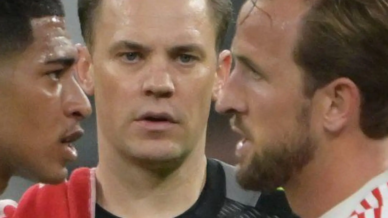 Dürfen Manuel Neuer (m) und Harry Kane (r) gegen St. Pauli durchschnaufen? (Archivbild) (Foto: Peter Kneffel/dpa)