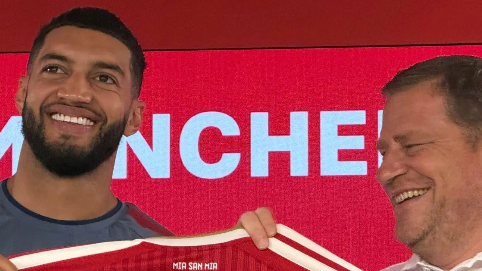 Neuzugang Saibari (l) und Sportvorstand Eberl zeigen das Bayern-Trikot mit der Nummer 34. (Foto: Manuel Schwarz/dpa)