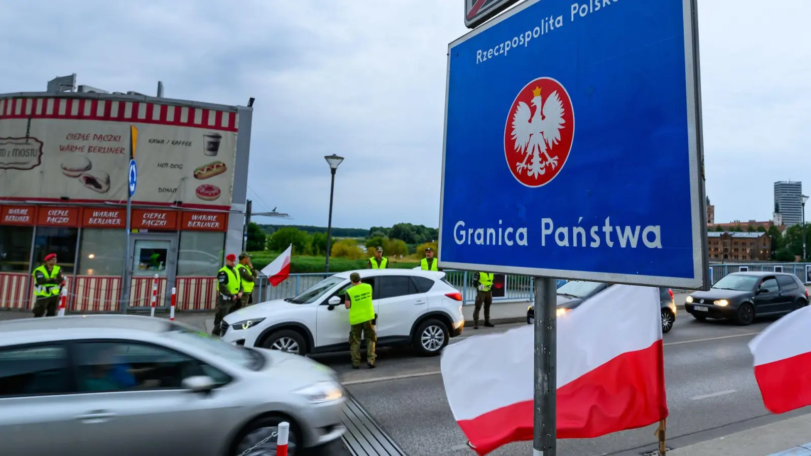 Polen ist seit einigen Jahren beliebtes Ziel für deutsche Industrieunternehmen. (Archivbild) (Foto: Patrick Pleul/dpa)