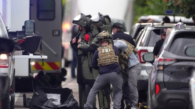 Der FBI-Chef sprach von einem „Terrorangriff“, die örtliche Polizei blieb mit ihrer Einstufung zunächst zurückhaltender.  (Foto: David Zalubowski/AP/dpa)