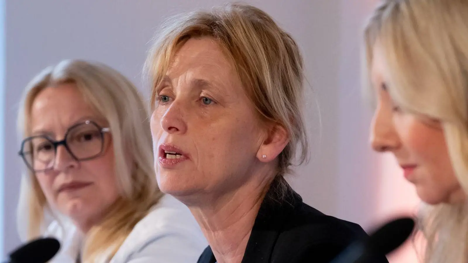 Die Bildungsminister der Länder haben gemeinsame Ziele und Maßnahmen zur Stärkung der Medienkompetenz in der Schule verabschiedet. (Symbolbild) (Foto: Sven Hoppe/dpa)