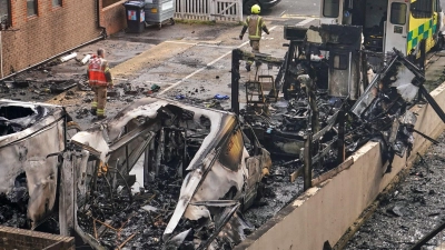 Nach dem Brandanschlag auf den Rettungsdienst einer jüdischen Gemeinde gibt es erste Festnahmen.  (Foto: Alberto Pezzali/AP/dpa)