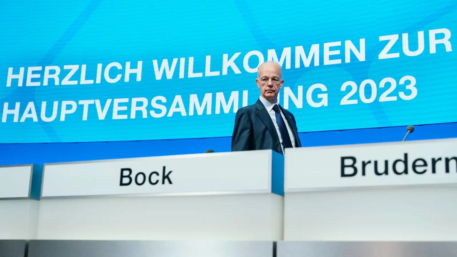 Der Chef des BASF-Aufsichtsrats, Kurt Bock, vor der Hauptversammlung im Jahr 2023. (Foto: Uwe Anspach/dpa)