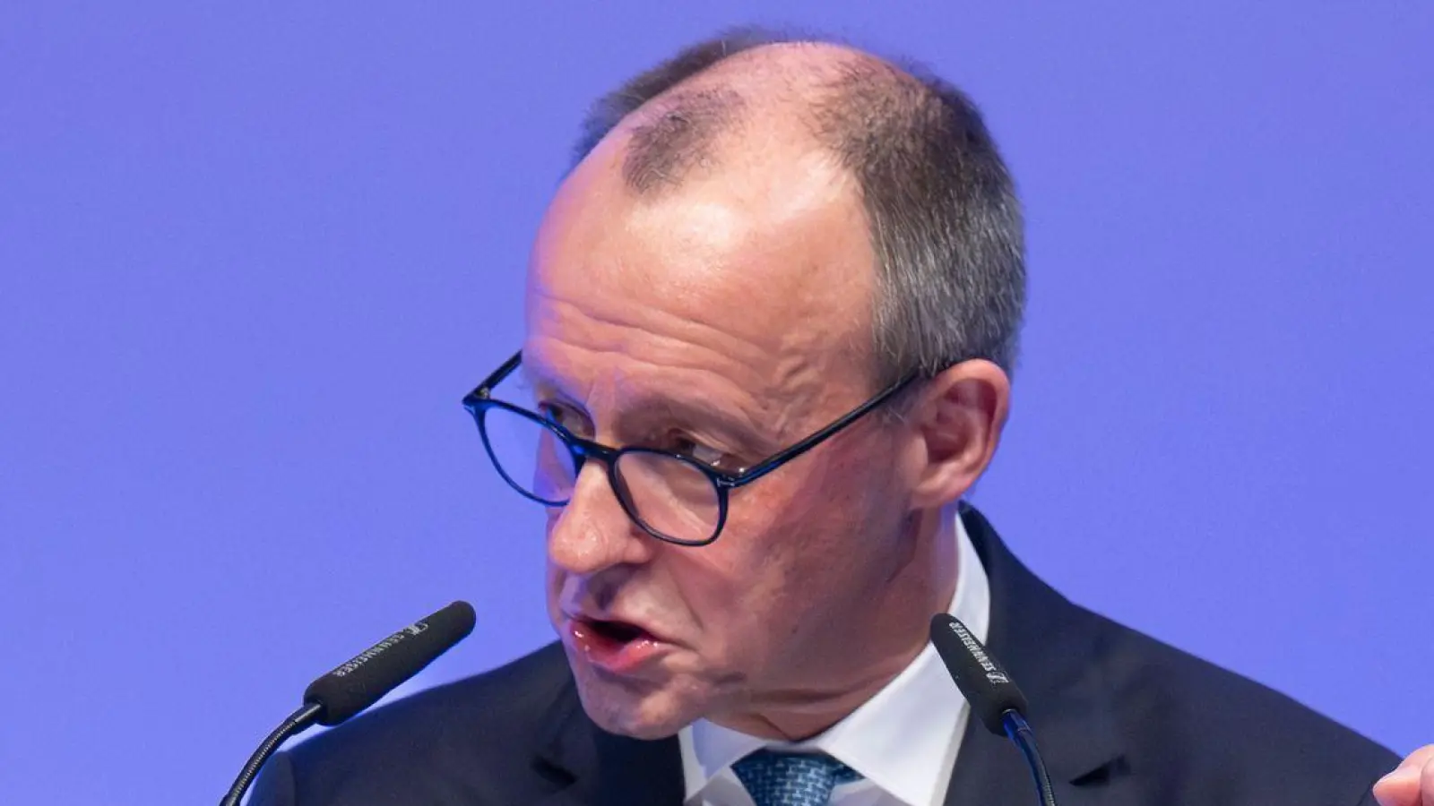 Will in München die Spitzen der Wirtschaftsverbände treffen: Kanzler Friedrich Merz. (Archivbild) (Foto: Boris Roessler/dpa)