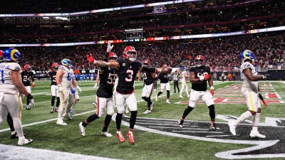 Die Atlanta Falcons schlagen die Los Angeles Rams dank einer starken ersten Hälfte. (Foto: Mike Stewart/AP/dpa)
