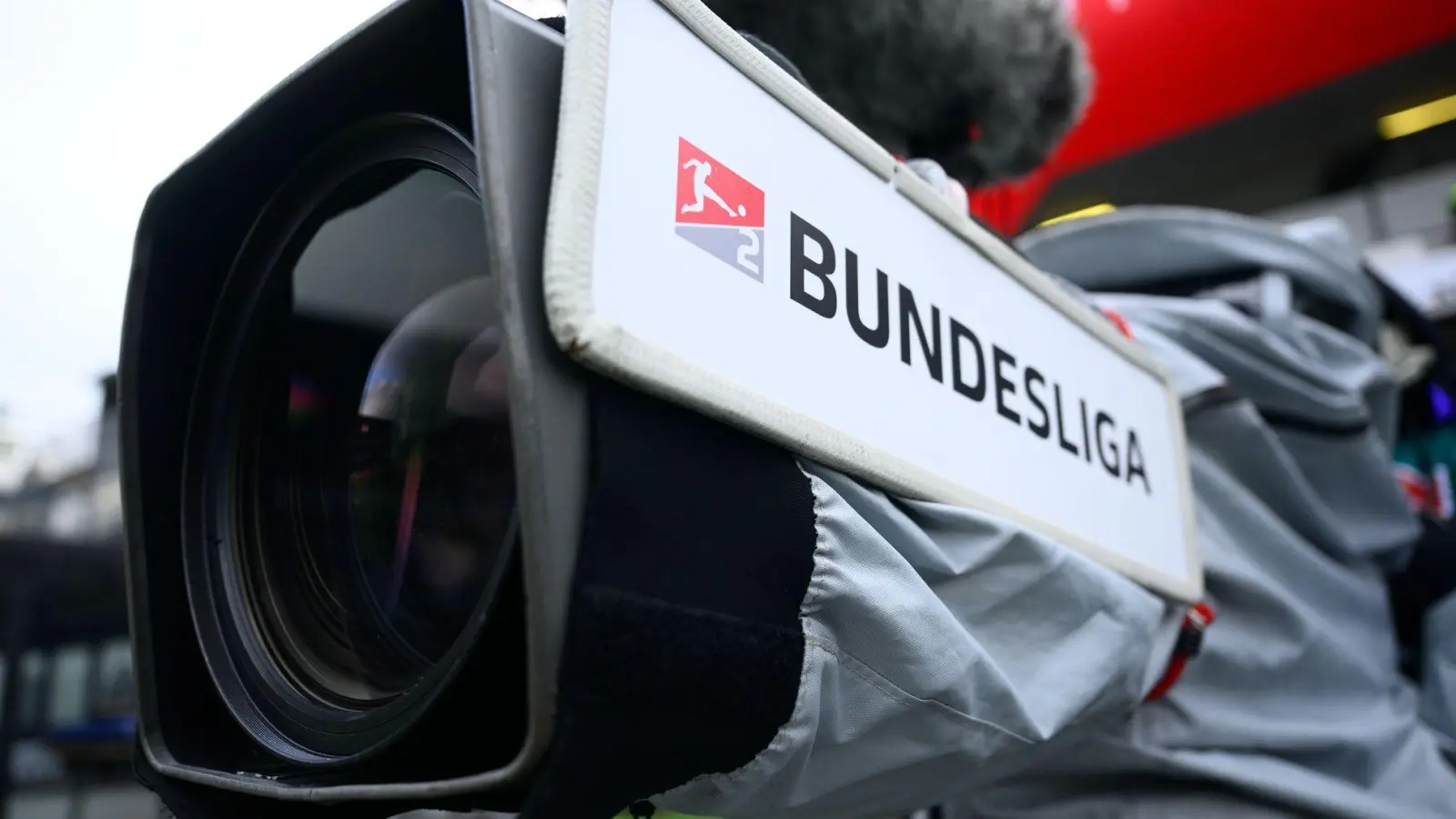 TV-Bilder legal eingefangen - aber werden sie auch legal ausgestrahlt? (Archivbild) (Foto: Gregor Fischer/dpa)