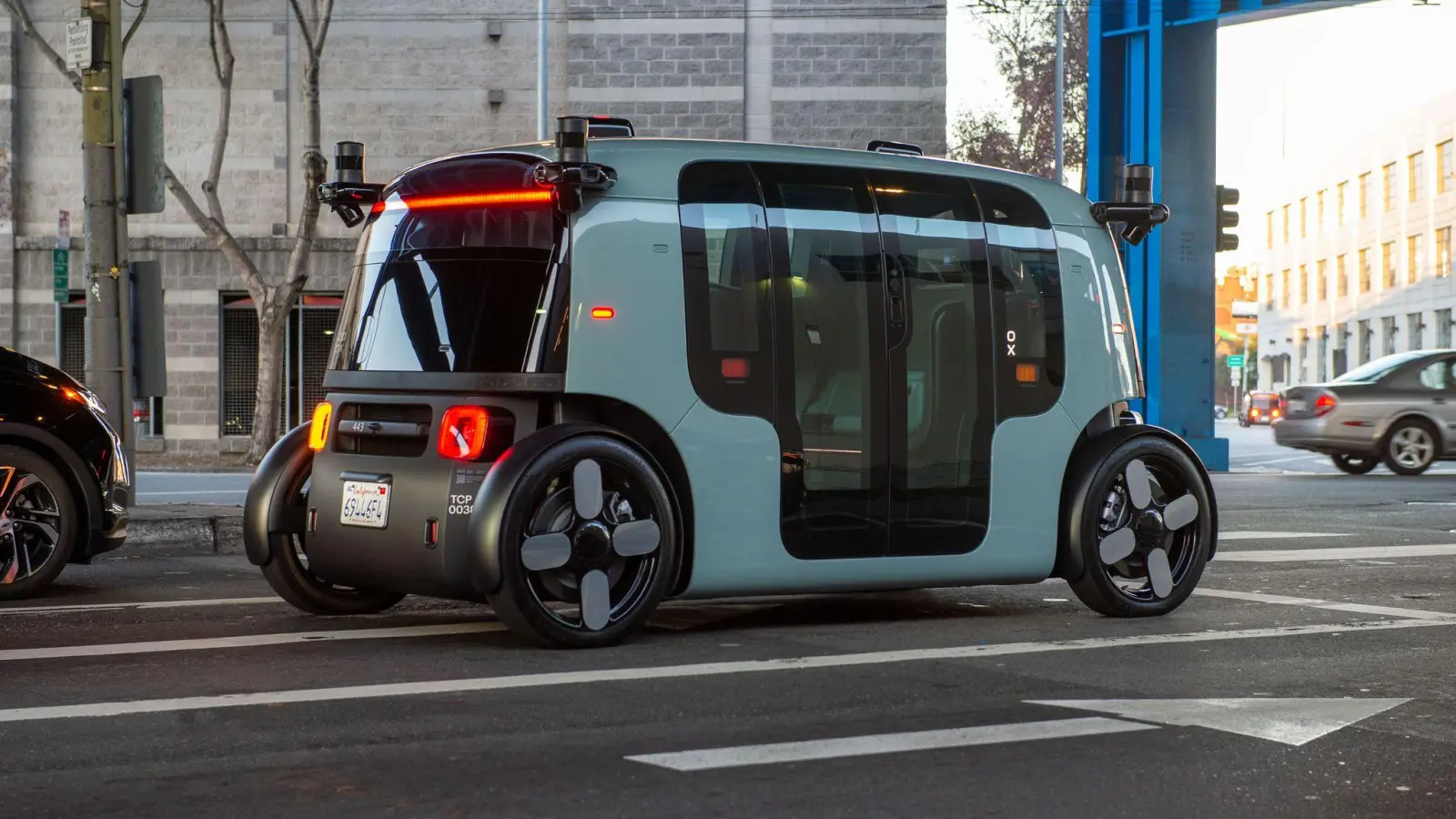 Die Wagen von Zoox haben weder Lenkrand, noch Pedale. (Foto: Andrej Sokolow/dpa)
