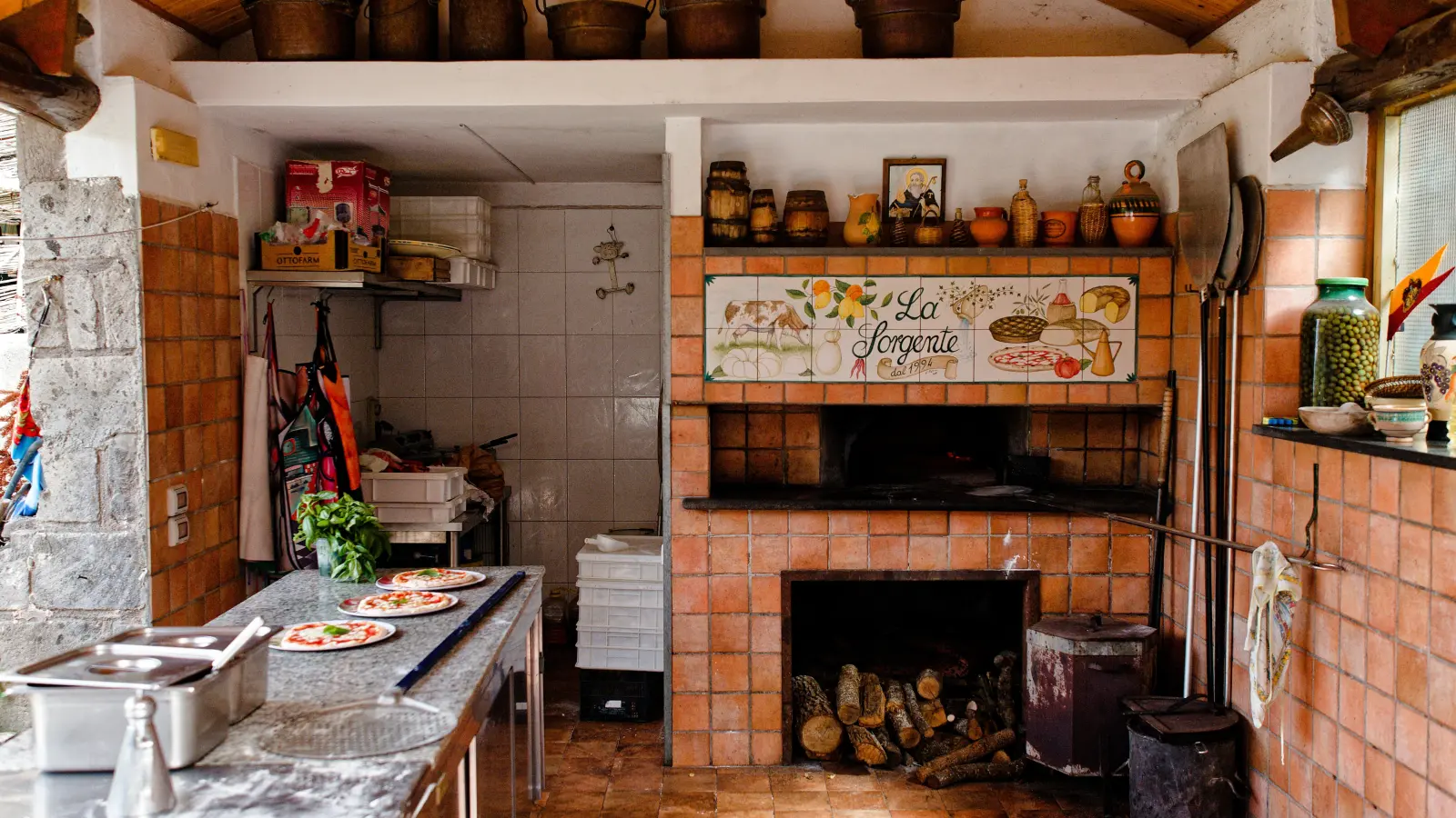 Die Gegend rund um Neapel ist auch für die napolitanische Pizza bekannt. Bei Bäuerin Maria steht ein traditioneller Pizzaholzofen. (Foto: Tizian Gerbing)