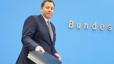 Die Haushaltspläne des Ministers sind umstritten.  (Foto: Michael Kappeler/dpa)
