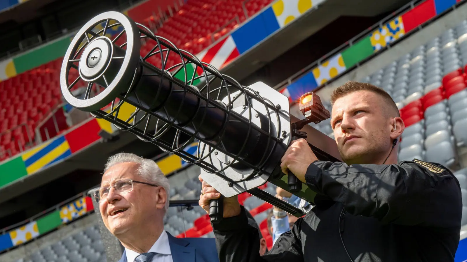 Das neue Landesamt für Bevölkerungsschutz soll nach Auskunft von Innenminister Joachim Herrmann (CSU) im Raum München entstehen (Archivbild).  (Foto: Peter Kneffel/dpa)