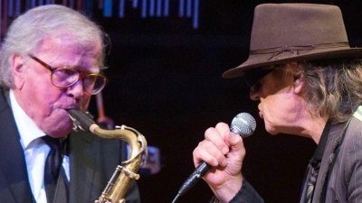 Doldinger musizierte immer wieder mit Lindenberg - wie hier 2016 bei einem Konzert in Düsseldorf zu Doldingers 80. Geburtstag. (Archivbild) (Foto: picture alliance / dpa)