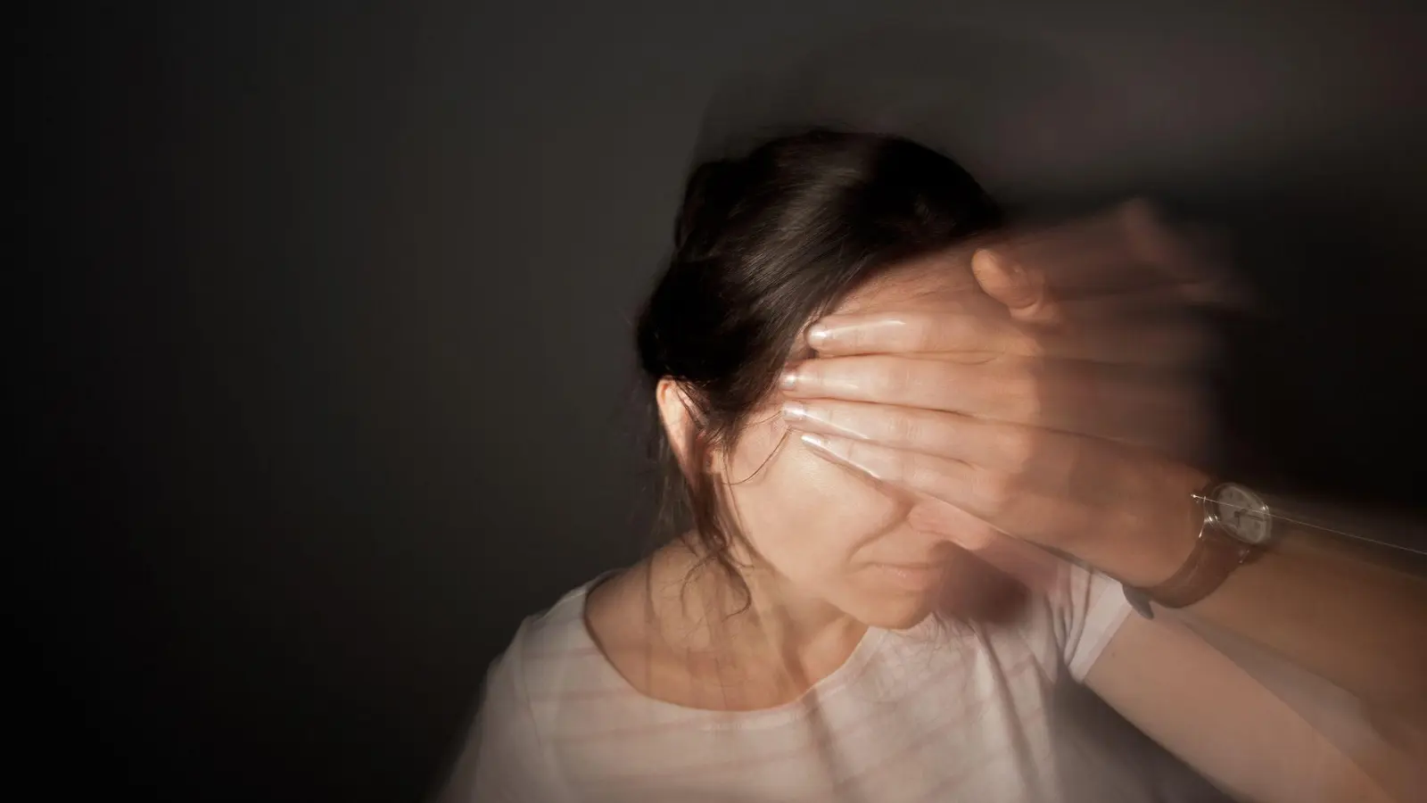 Jede zweite Migräne-Patientin hat zu Beginn der Wechseljahre stärkere Beschwerden. (Symbolbild) (Foto: Oliver Killig/dpa-Zentralbild/dpa-tmn)
